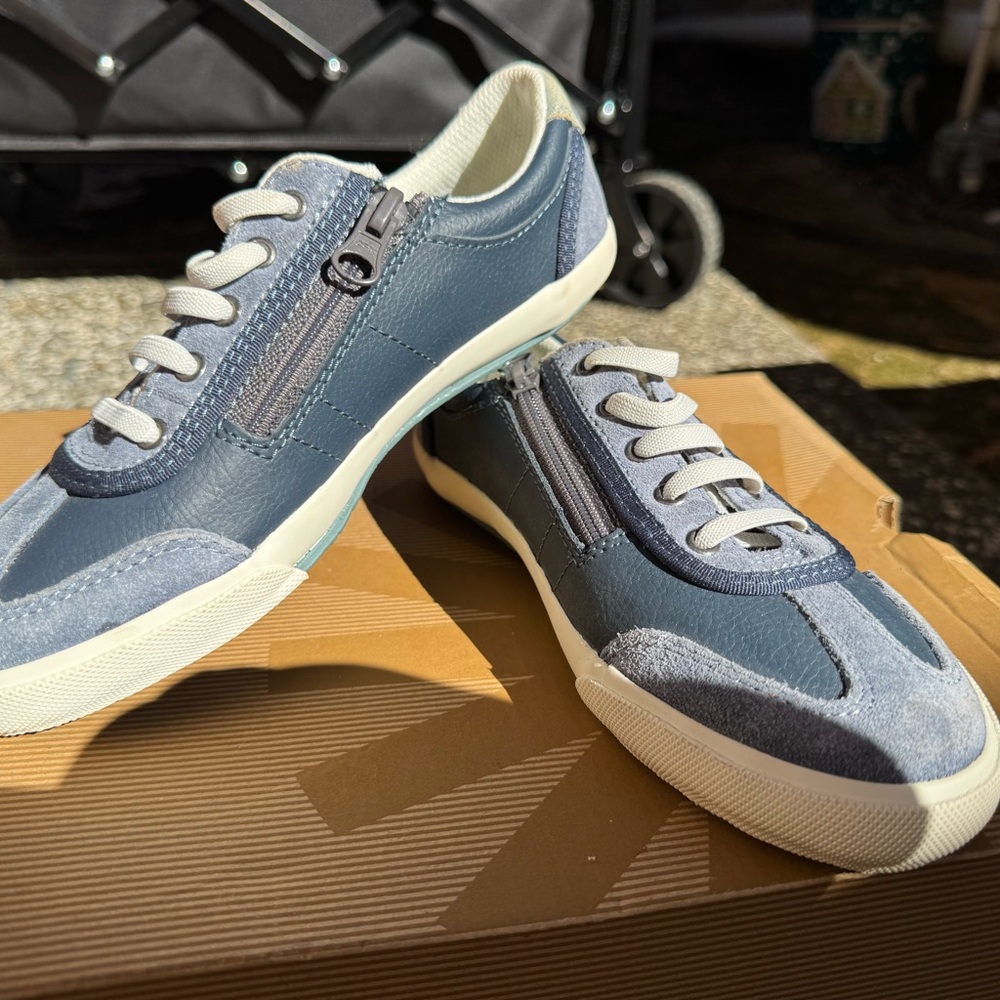 Brand new. Clarks Blue Casual Sneakers